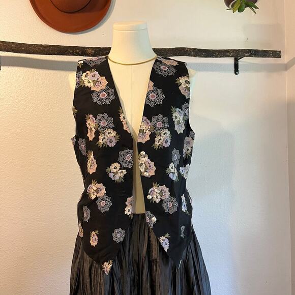 Karen Scott Vintage Black Floral Print Pearl Button Front Vest Top Size Small - Picture 4 of 11
